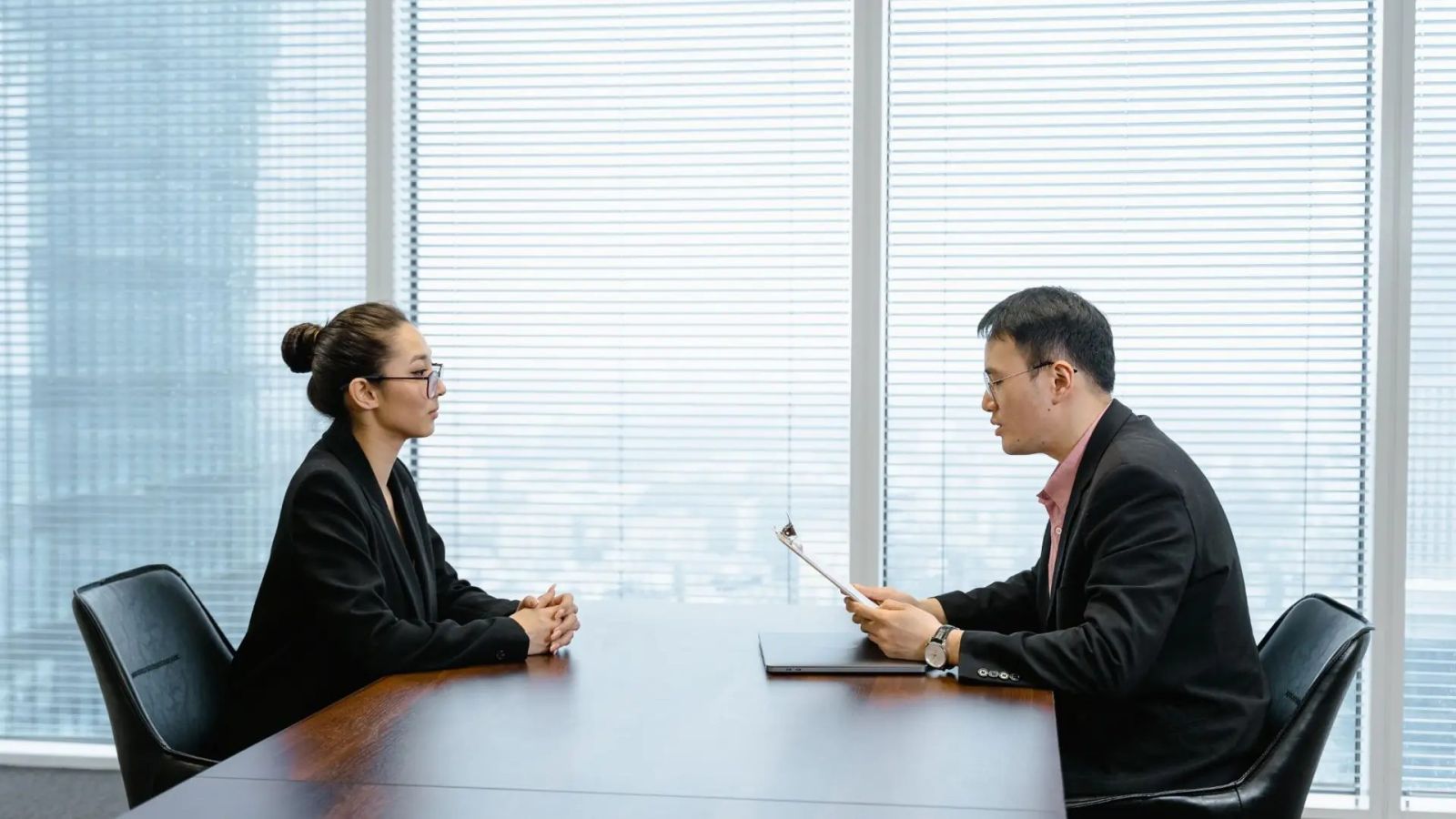 Entrevista estruturada por competências: como avaliar candidatos com mais precisão